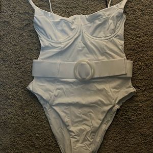 NWT Who What Wear DANIELLE one piece bathing suit, white.